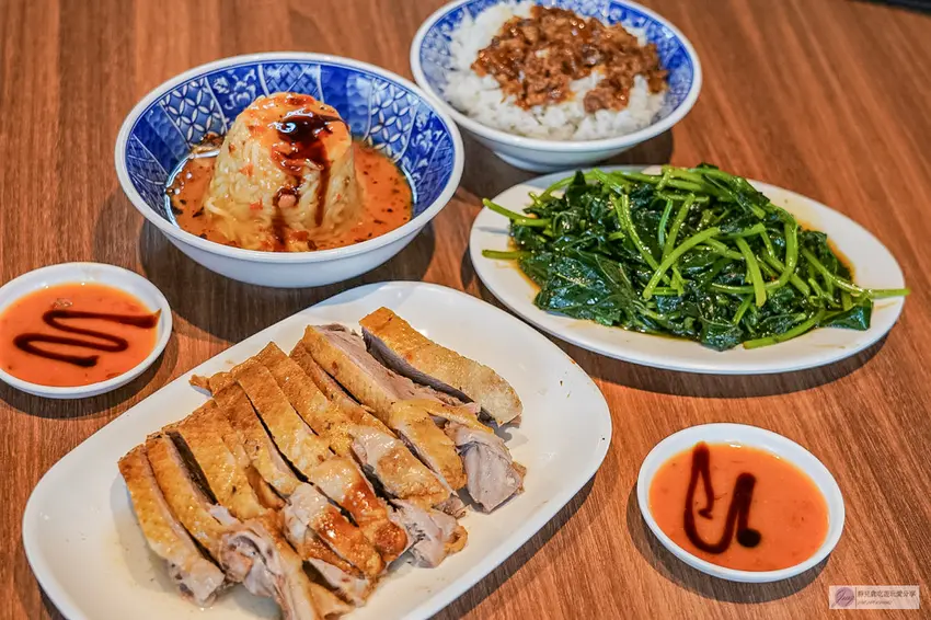 大啖煙燻鴨前胸與視覺系布丁乾麵！宜蘭冬山鴨肉送，58年超人氣排隊老店。