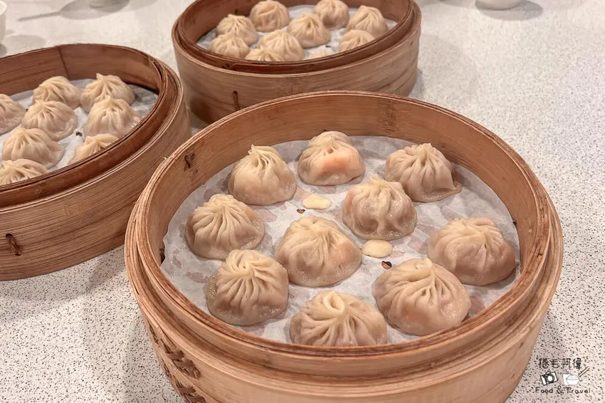 蟹黃小包湯汁爆開!台中兆鼎豐小籠包,排骨炒飯蛋香足,平價版鼎泰豐激推。