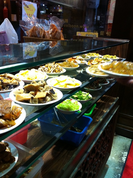 采岳軒 重慶抄手麵食(信義店)：辣的好嗨~~重口味~好吃的抄抄抄手!!!