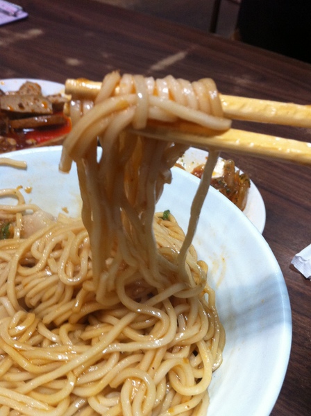 采岳軒 重慶抄手麵食(信義店)：辣的好嗨~~重口味~好吃的抄抄抄手!!!