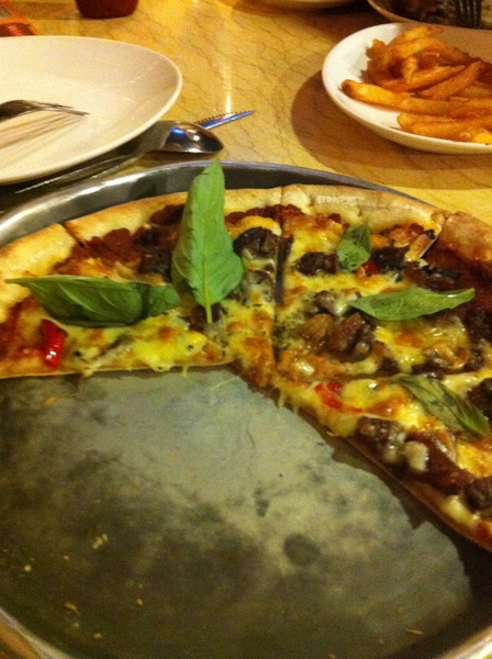 woodstone 木石餐廳：吃到飽的義大利麵PIZZA及炸物不錯~但~挑嘴朋友應該不會愛~