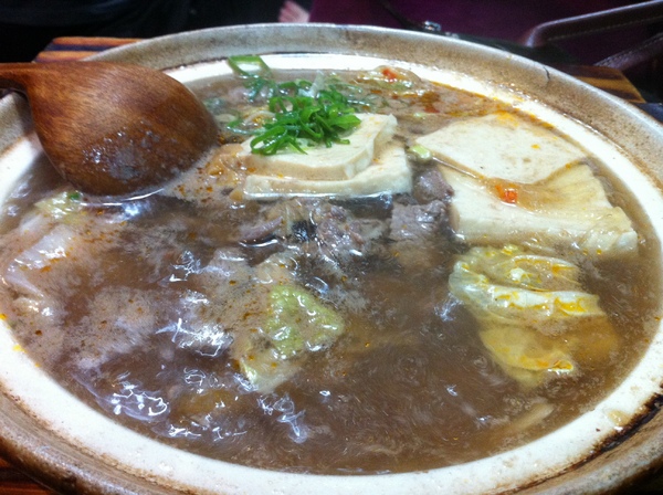 采岳軒 重慶抄手麵食(信義店)：辣的好嗨~~重口味~好吃的抄抄抄手!!!