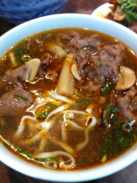 采岳軒 重慶抄手麵食(信義店)：辣的好嗨~~重口味~好吃的抄抄抄手!!!