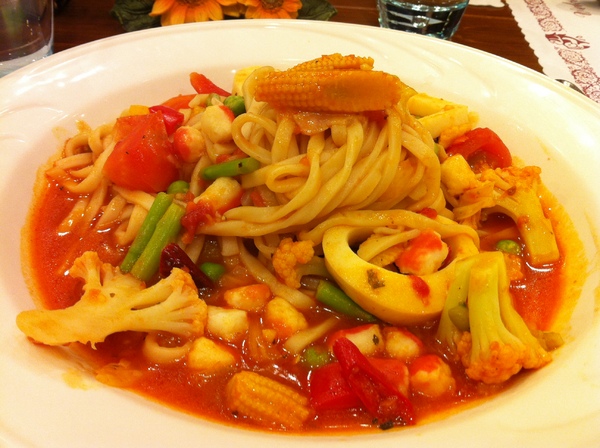 有哆創藝蔬食洋食館：我怕素食之吃吃看素食義大利麵@@