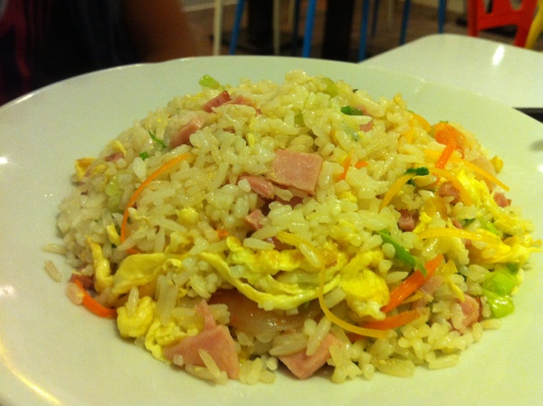 香港大排檔茶餐廳：不錯~也真的不一樣~~