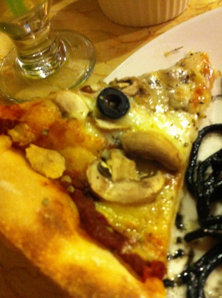 woodstone 木石餐廳：吃到飽的義大利麵PIZZA及炸物不錯~但~挑嘴朋友應該不會愛~