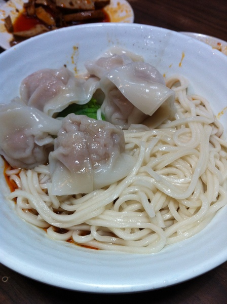 采岳軒 重慶抄手麵食(信義店)：辣的好嗨~~重口味~好吃的抄抄抄手!!!