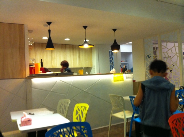 香港大排檔茶餐廳：不錯~也真的不一樣~~