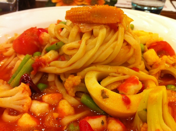 有哆創藝蔬食洋食館：我怕素食之吃吃看素食義大利麵@@