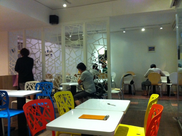 香港大排檔茶餐廳：不錯~也真的不一樣~~