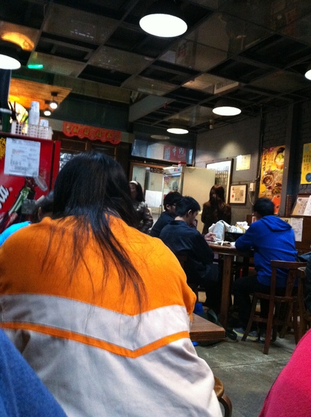 采岳軒 重慶抄手麵食(信義店)：辣的好嗨~~重口味~好吃的抄抄抄手!!!