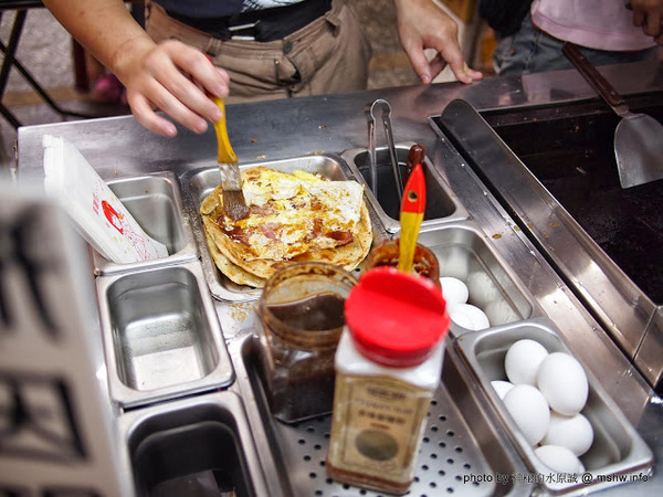 蟹老闆古早味手工蔥油餅:【食記】台北內湖-737巷蟹老闆古早味純手工蔥油餅 : 用料實在,CP值高,每口都滿足!