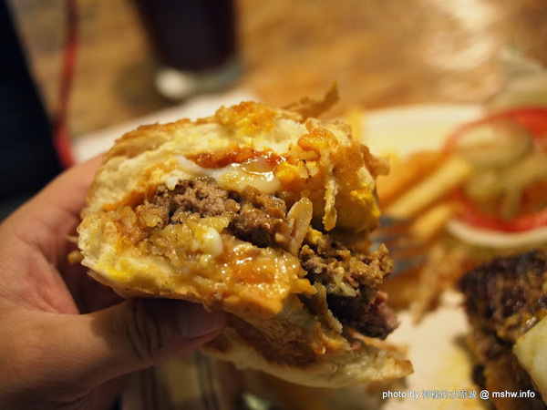 TABLE JOE PLUS喬桌子廚房(遠百店)：【食記】新竹北區-Table Joe Plus-喬桌子廚房 : 漢堡好吃,鬆餅有點雷…不過圓桌怎麼喬都是圓的