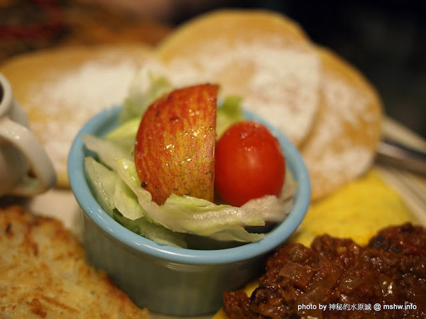 TABLE JOE PLUS喬桌子廚房(遠百店)：【食記】新竹北區-Table Joe Plus-喬桌子廚房 : 漢堡好吃,鬆餅有點雷…不過圓桌怎麼喬都是圓的