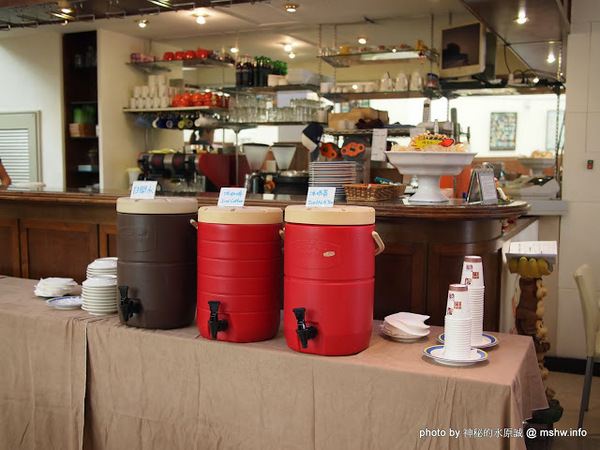 Yummy Cafe:【食記】鴨子湖畔聊爆肝 @ 新竹香山-中華大學-Yummy Cafe-兩講學堂