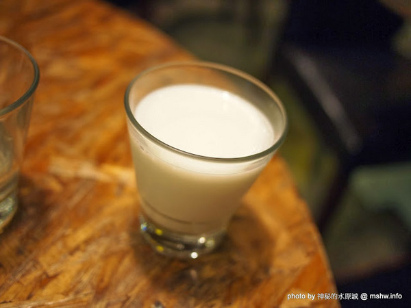 TABLE JOE PLUS喬桌子廚房(遠百店)：【食記】新竹北區-Table Joe Plus-喬桌子廚房 : 漢堡好吃,鬆餅有點雷…不過圓桌怎麼喬都是圓的