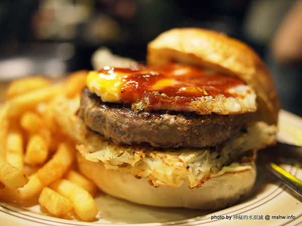 TABLE JOE PLUS喬桌子廚房(遠百店)：【食記】新竹北區-Table Joe Plus-喬桌子廚房 : 漢堡好吃,鬆餅有點雷…不過圓桌怎麼喬都是圓的