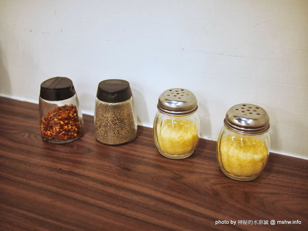 亞丁尼義式麵屋：【食記】台中西區-Yadingni Spaghetti house 亞丁尼義式麵屋 : 料多香濃又實在,CP值絕佳的好吃義大利麵!