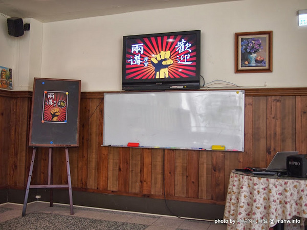 Yummy Cafe:【食記】鴨子湖畔聊爆肝 @ 新竹香山-中華大學-Yummy Cafe-兩講學堂