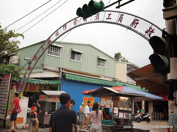 正典牛乳大王：【食記】口感硬梆梆的古早味冰磚 @ 南投-中興新村-正典牛乳大王