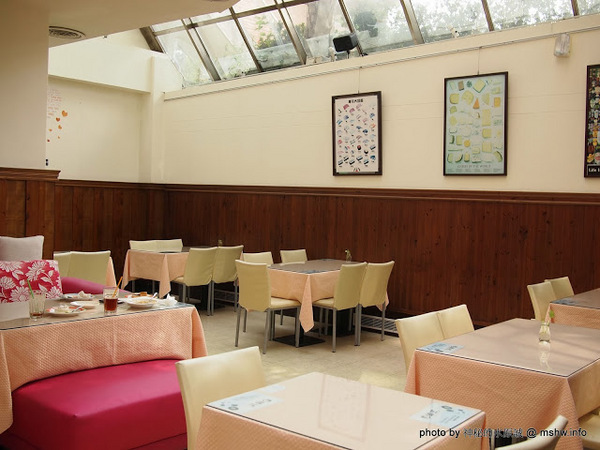 Yummy Cafe:【食記】鴨子湖畔聊爆肝 @ 新竹香山-中華大學-Yummy Cafe-兩講學堂