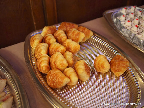 Yummy Cafe:【食記】鴨子湖畔聊爆肝 @ 新竹香山-中華大學-Yummy Cafe-兩講學堂