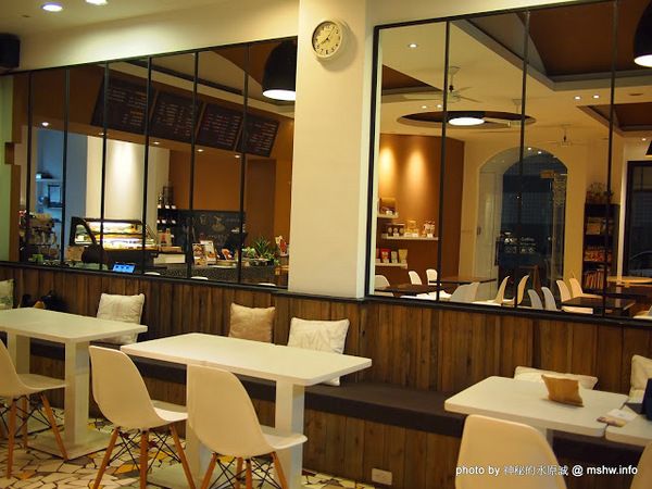 台灣惠蓀咖啡(華美館):【食記】【景點】台中西區-台灣惠蓀咖啡-華美館 : 新店的氣氛與空間都更好囉!還有親愛的偶像劇加持呢^^