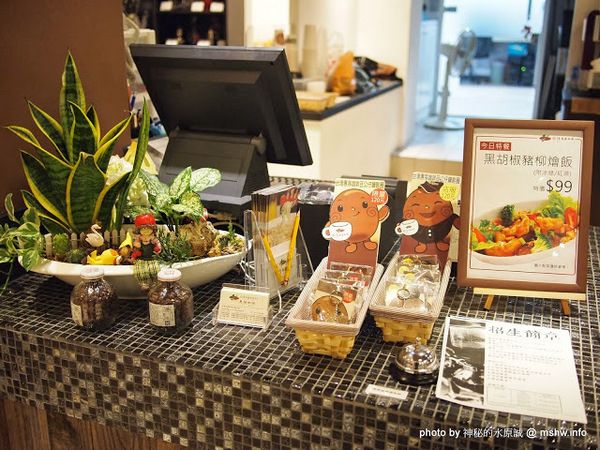 台灣惠蓀咖啡(華美館):【食記】【景點】台中西區-台灣惠蓀咖啡-華美館 : 新店的氣氛與空間都更好囉!還有親愛的偶像劇加持呢^^