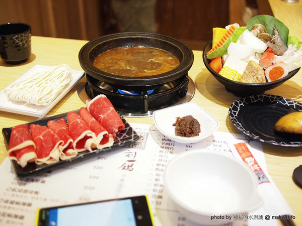 劉一鍋迷你火鍋：【食記】DIY的樂趣？重慶麻辣風的味味一品鍋 @ 台中西屯-劉一鍋台灣迷你石頭鍋