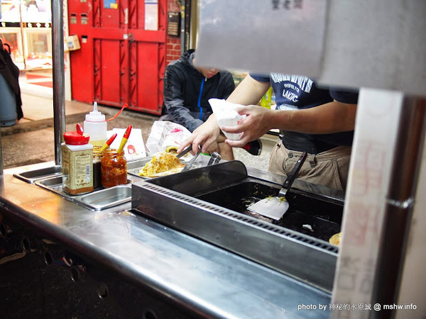 蟹老闆古早味手工蔥油餅:【食記】台北內湖-737巷蟹老闆古早味純手工蔥油餅 : 用料實在,CP值高,每口都滿足!