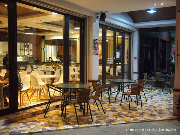 台灣惠蓀咖啡(華美館):【食記】【景點】台中西區-台灣惠蓀咖啡-華美館 : 新店的氣氛與空間都更好囉!還有親愛的偶像劇加持呢^^