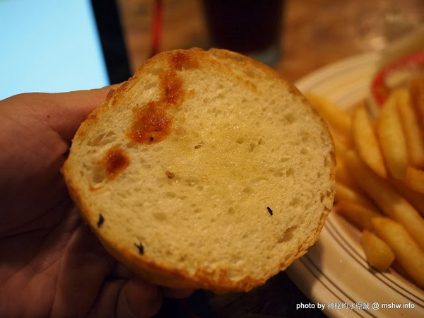 TABLE JOE PLUS喬桌子廚房(遠百店)：【食記】新竹北區-Table Joe Plus-喬桌子廚房 : 漢堡好吃,鬆餅有點雷…不過圓桌怎麼喬都是圓的