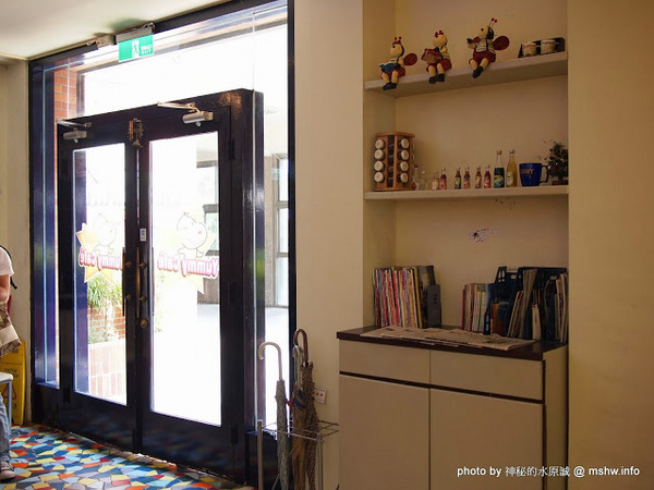 Yummy Cafe:【食記】鴨子湖畔聊爆肝 @ 新竹香山-中華大學-Yummy Cafe-兩講學堂