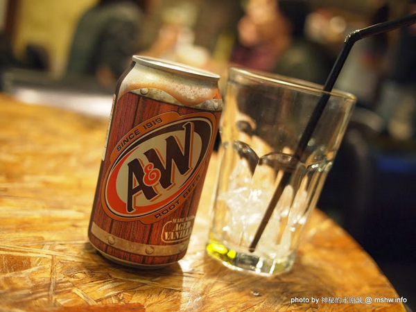 TABLE JOE PLUS喬桌子廚房(遠百店)：【食記】新竹北區-Table Joe Plus-喬桌子廚房 : 漢堡好吃,鬆餅有點雷…不過圓桌怎麼喬都是圓的