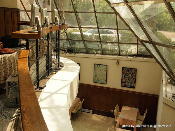 Yummy Cafe:【食記】鴨子湖畔聊爆肝 @ 新竹香山-中華大學-Yummy Cafe-兩講學堂