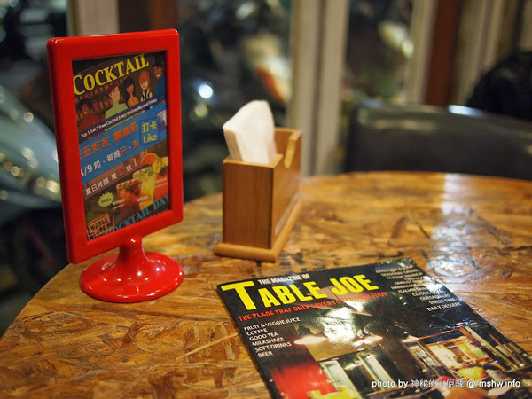 TABLE JOE PLUS喬桌子廚房(遠百店)：【食記】新竹北區-Table Joe Plus-喬桌子廚房 : 漢堡好吃,鬆餅有點雷…不過圓桌怎麼喬都是圓的