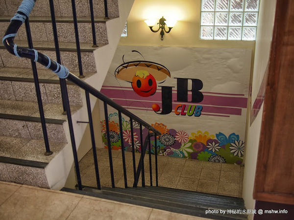 Yummy Cafe:【食記】鴨子湖畔聊爆肝 @ 新竹香山-中華大學-Yummy Cafe-兩講學堂