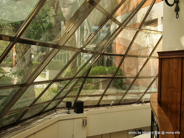 Yummy Cafe:【食記】鴨子湖畔聊爆肝 @ 新竹香山-中華大學-Yummy Cafe-兩講學堂