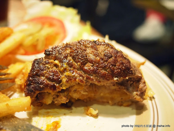 TABLE JOE PLUS喬桌子廚房(遠百店)：【食記】新竹北區-Table Joe Plus-喬桌子廚房 : 漢堡好吃,鬆餅有點雷…不過圓桌怎麼喬都是圓的