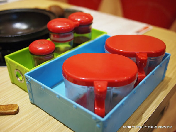 劉一鍋迷你火鍋：【食記】DIY的樂趣？重慶麻辣風的味味一品鍋 @ 台中西屯-劉一鍋台灣迷你石頭鍋