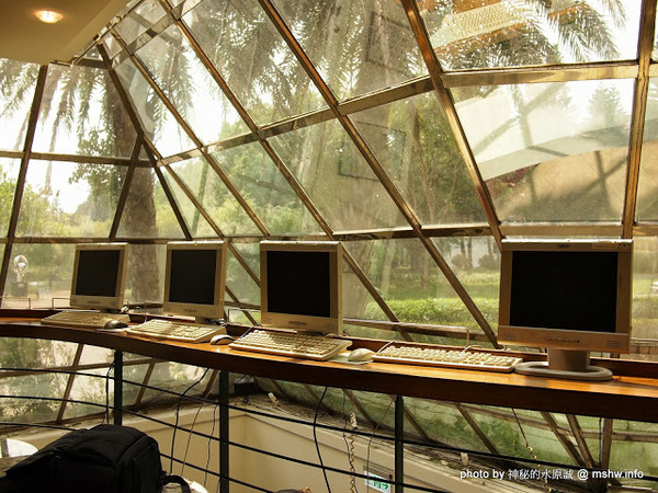 Yummy Cafe:【食記】鴨子湖畔聊爆肝 @ 新竹香山-中華大學-Yummy Cafe-兩講學堂