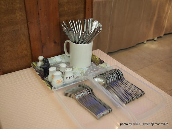 Yummy Cafe:【食記】鴨子湖畔聊爆肝 @ 新竹香山-中華大學-Yummy Cafe-兩講學堂