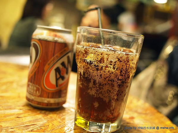 TABLE JOE PLUS喬桌子廚房(遠百店)：【食記】新竹北區-Table Joe Plus-喬桌子廚房 : 漢堡好吃,鬆餅有點雷…不過圓桌怎麼喬都是圓的