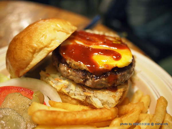 TABLE JOE PLUS喬桌子廚房(遠百店)：【食記】新竹北區-Table Joe Plus-喬桌子廚房 : 漢堡好吃,鬆餅有點雷…不過圓桌怎麼喬都是圓的