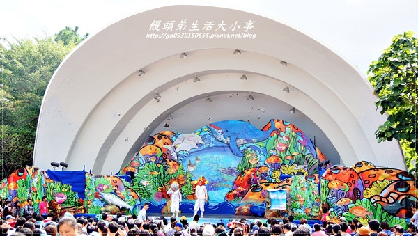 青年公園：【台北市／萬華】首創紙風車台灣昆蟲創意展～夢想大藍鯨