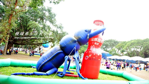 青年公園：【台北市／萬華】首創紙風車台灣昆蟲創意展～夢想大藍鯨
