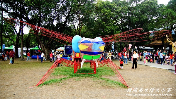 青年公園：【台北市／萬華】首創紙風車台灣昆蟲創意展～夢想大藍鯨