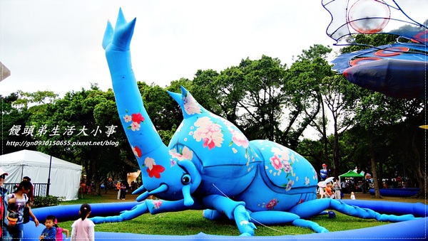 青年公園：【台北市／萬華】首創紙風車台灣昆蟲創意展～夢想大藍鯨