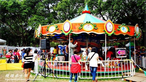 青年公園：【台北市／萬華】首創紙風車台灣昆蟲創意展～夢想大藍鯨