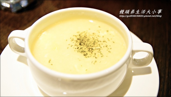 騎士花園：【食記/新北市】濃濃英式風格的下午茶餐廳♪♪騎士花園♪♪